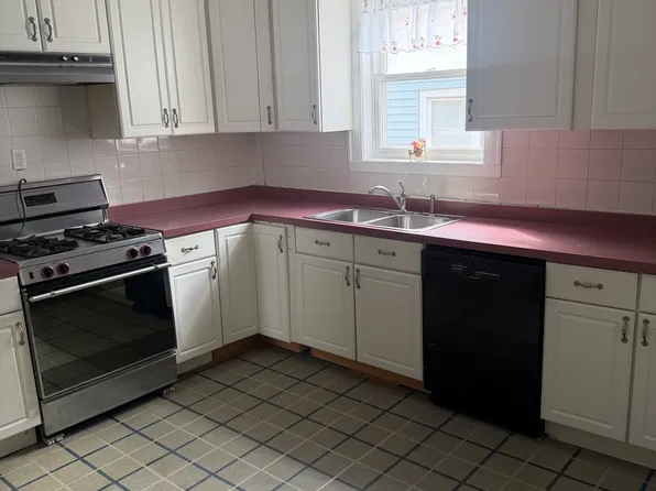 (undisclosed Address), Chicago, IL 60617