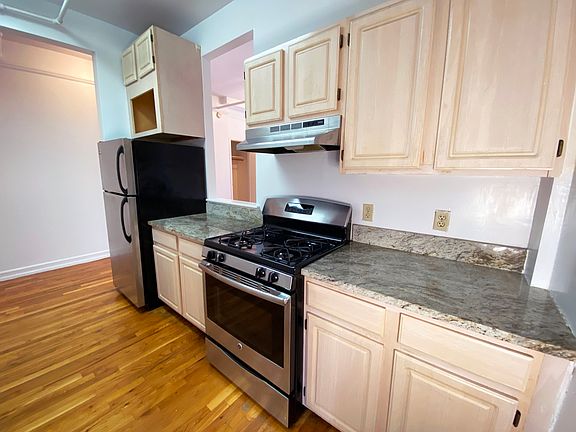 2nd image of 30 Bradhurst Ave APT 3A
