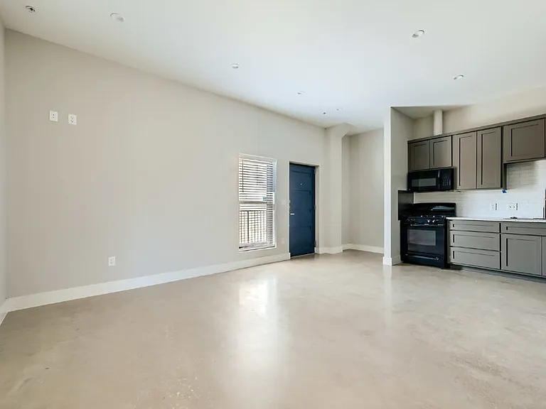 3523 Gonzales St #200 — Photo 4