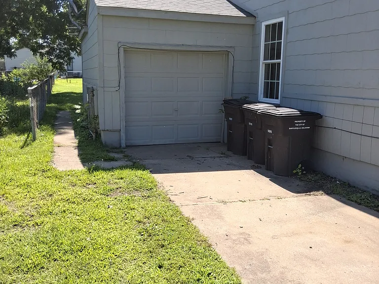 1552 S Elm Ave — Photo 6
