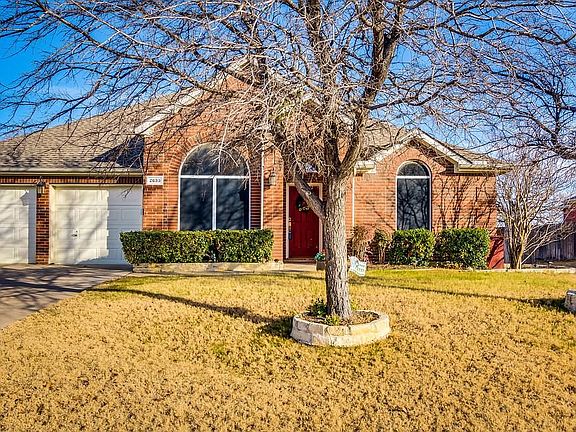 4th image of 2633 Valencia Ln
