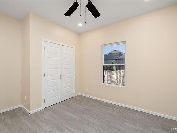 4th image of 832 E Kika De La Garza Blvd