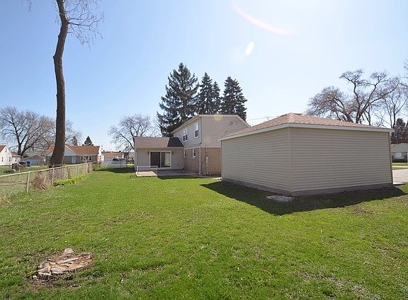 2nd image of 2300 Gustave Ave