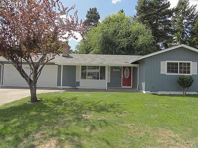 1st image of 1584 NE Barberry Dr