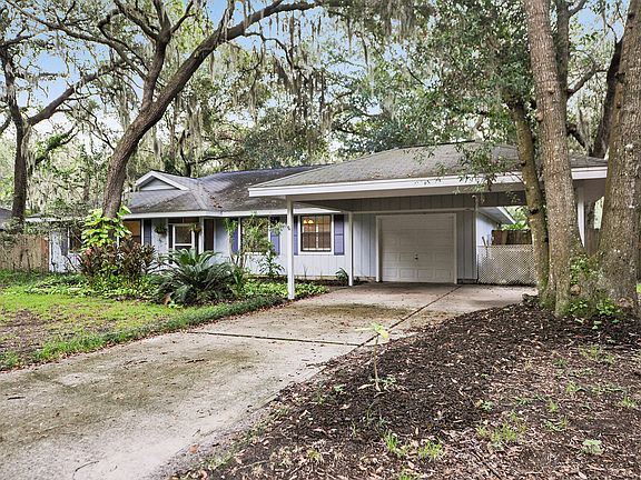 Huge Carport plus garage