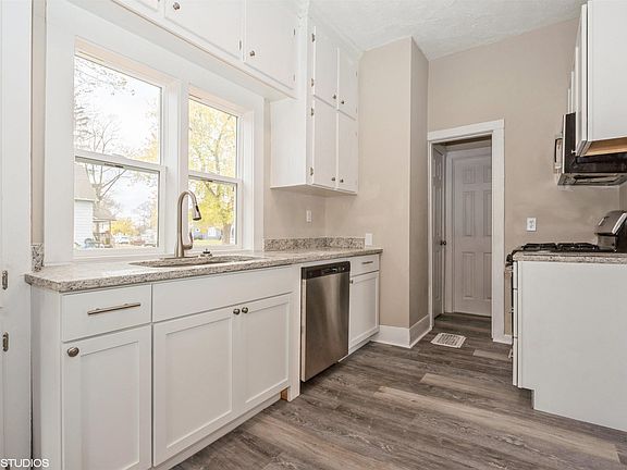 2nd image of 123 W Garfield Ave
