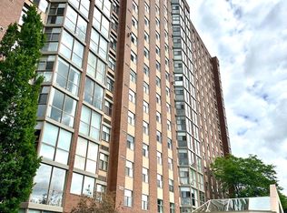 2760 Carousel Cres #210, Ottawa, ON K1T 2N4
