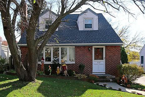 1st image of 312 Roslyn Ave