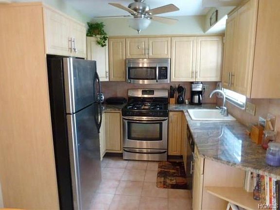 2nd image of 4 Danbury Ct #4