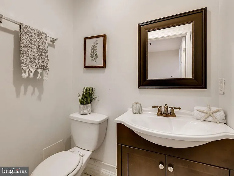 1433 Olive St — Photo 7