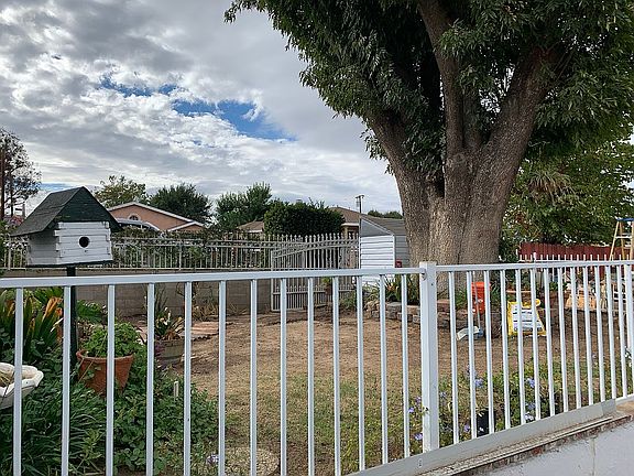 4th image of 15725 Monterey Ave