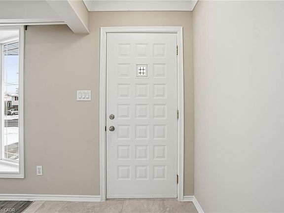 3rd image of 93 Wellington St