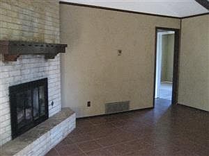 2nd image of 221 N Oak St