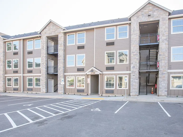 Q1 Apartments — Photo 36