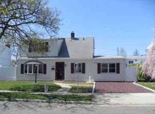 82 Hilltop Rd, Levittown, NY 11756