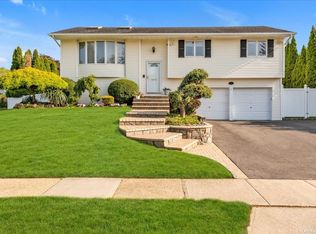 51 Chenango Dr, Jericho, NY 11753