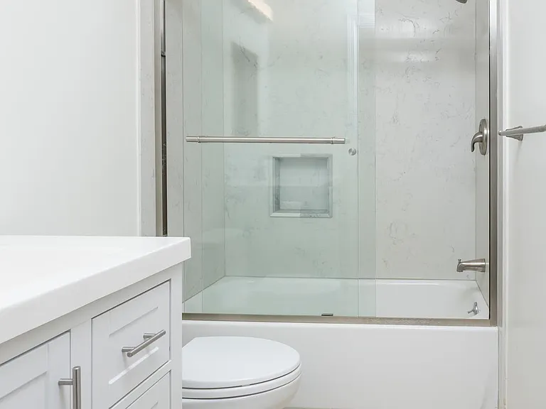 131 Ottawa St — Photo 12