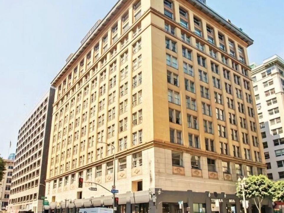 1st image of 215 W 7th St APT 1108