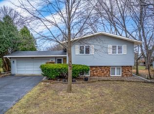 898 Dawn Ave, Shoreview, MN 55126
