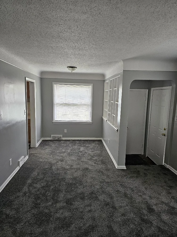 3 bed, 1.5 bath, 1100 sqft, $1,300 — Photo 4