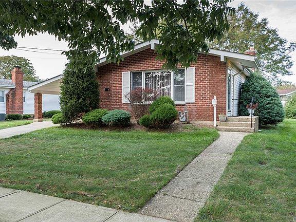 2nd image of 14 Pickwick Dr S