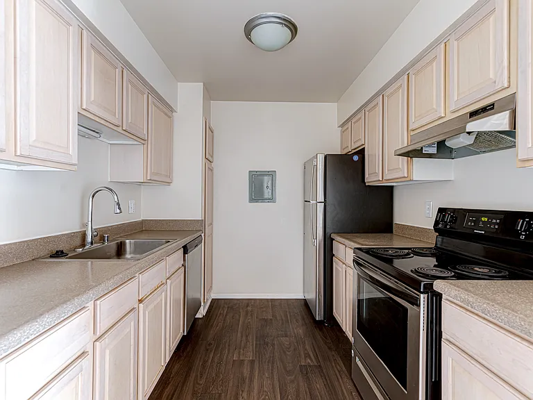Regency Place Apartments — Photo 54