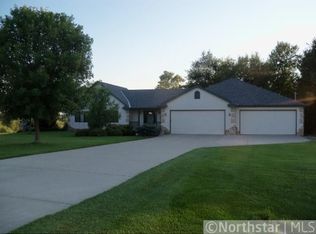 3412 Westridge Dr, Shakopee, MN 55379