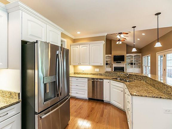 4th image of 3001 Oak Hill Ln