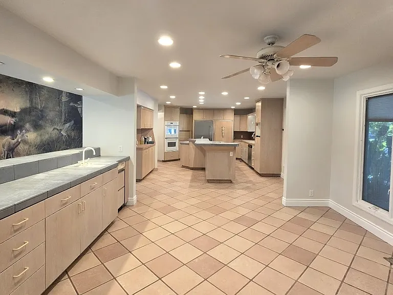 1176 W San Bruno Ave — Photo 11
