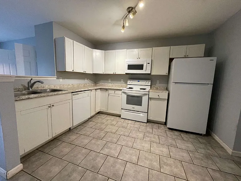1717 Harris St #2 — Photo 6