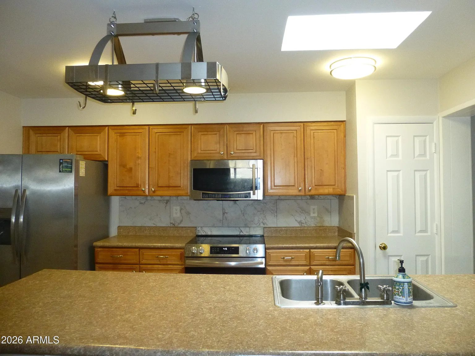 4 bed, 2.0 bath, 1854 sqft, $2,550 — Photo 2