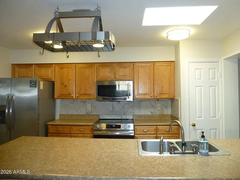 946 E Loma Vista Dr — Photo 2