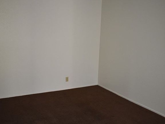 4th image of 2659 Burlington Pl