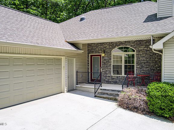2nd image of 113 Rolling Green Dr