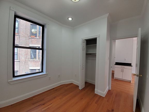 3rd image of 330 W 15th St APT 3D