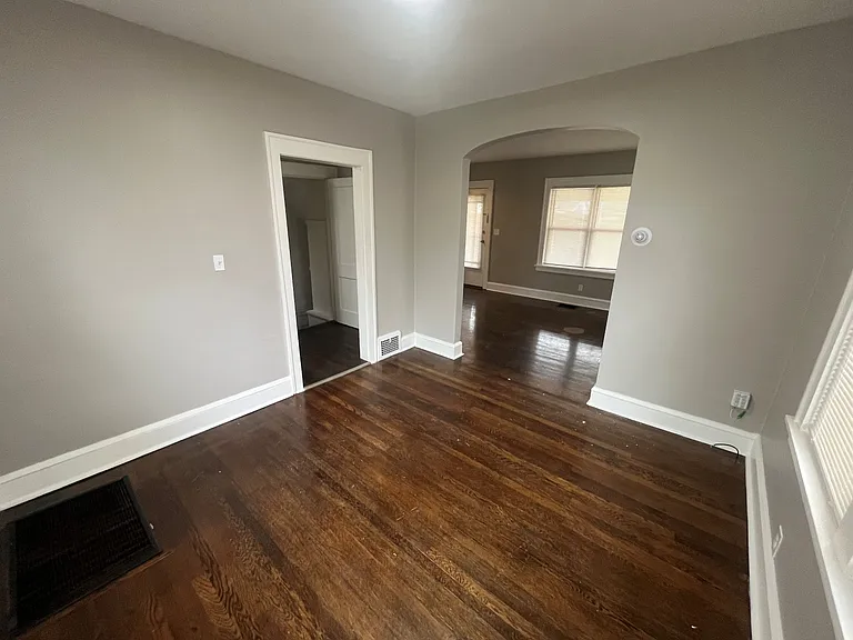 825 Smith Ave NW — Photo 8