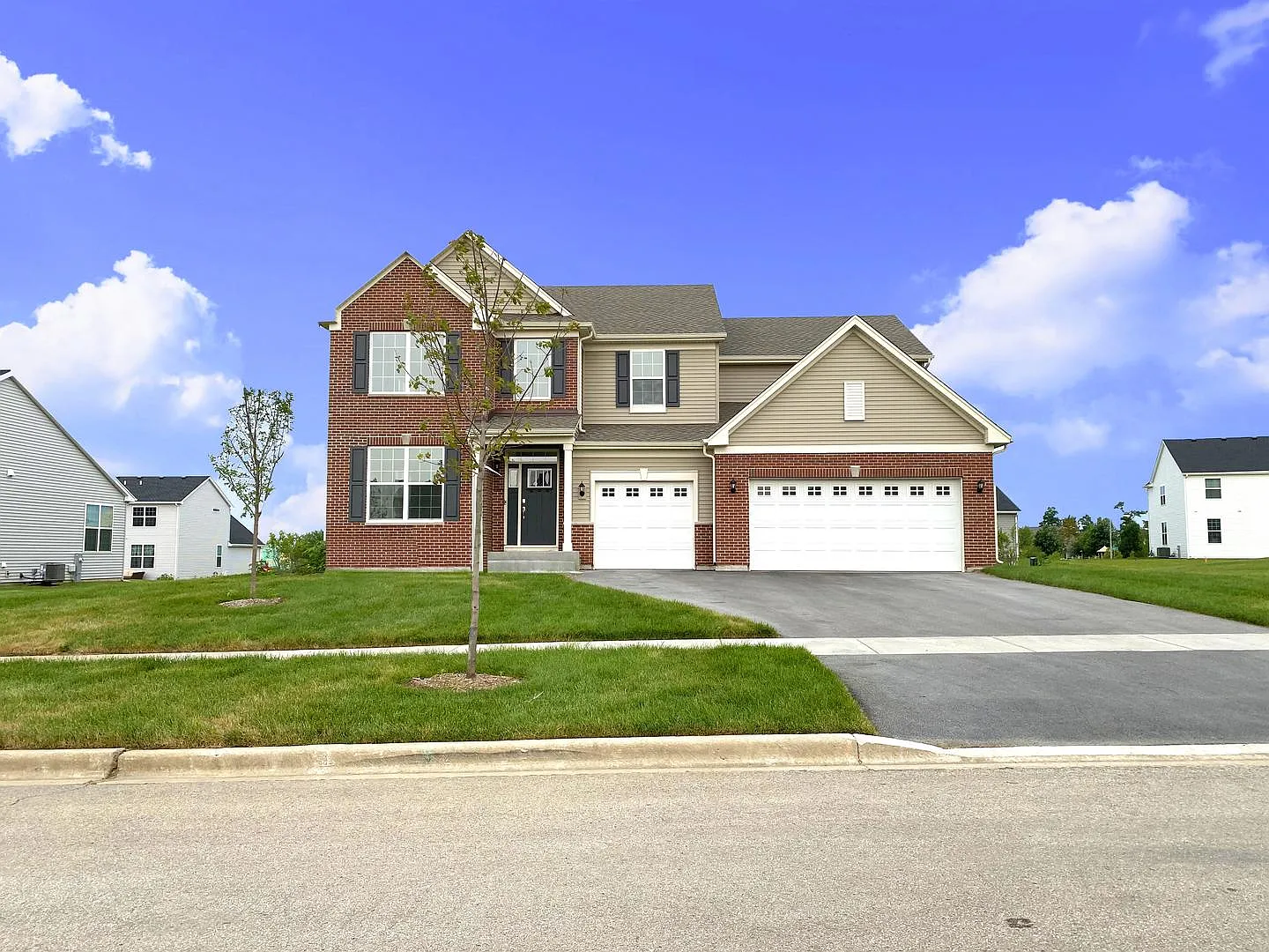 541 Ashworth Ln photo 1