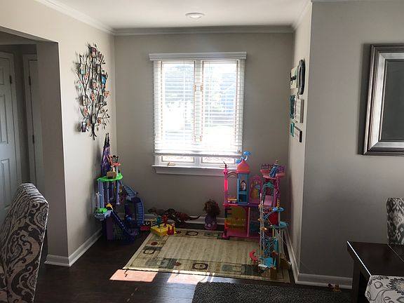 4th image of 49 Warren Ave