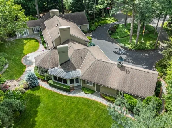 7 Meadow Ln, North Caldwell Boro, NJ 07006