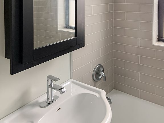 3rd image of 514.106 W Cornelia Ave #106