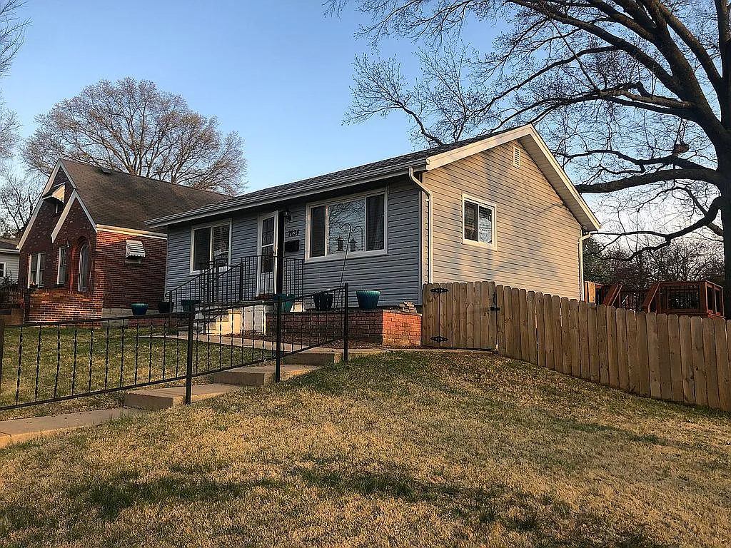 7634 W Bruno Ave photo 1