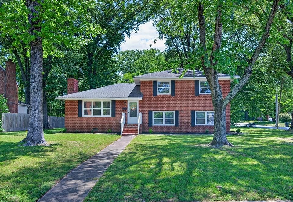 1st image of 2 Larchmont Cres