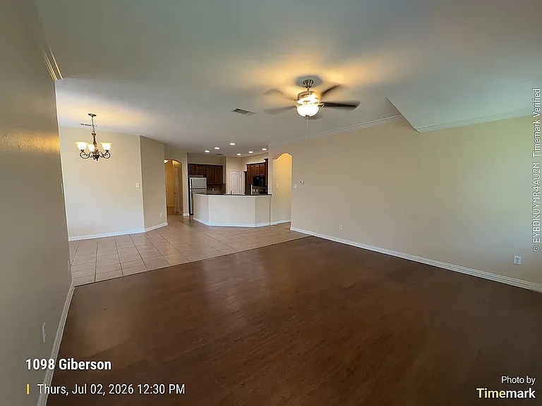 1098 Giberson Way — Photo 7