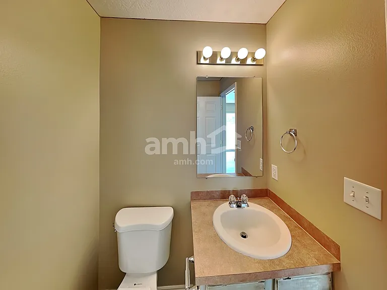252 S 540 W — Photo 8