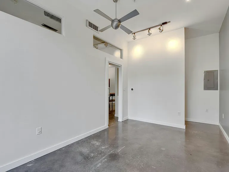 2124 E 6th St #202 — Photo 16