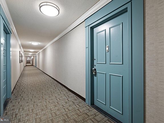 3rd image of 307 Yoakum Pkwy APT 1517