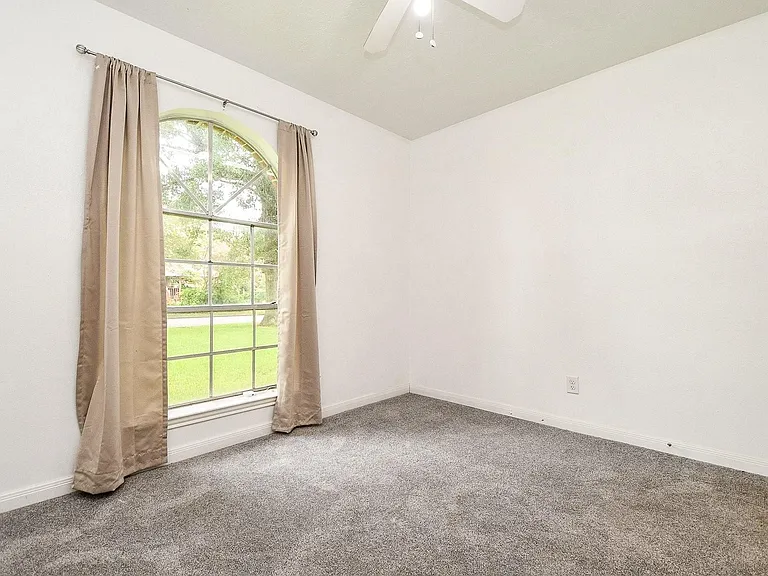 9037 Crestview Dr — Photo 20