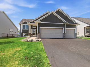 2802 213th St, Farmington, MN 55024
