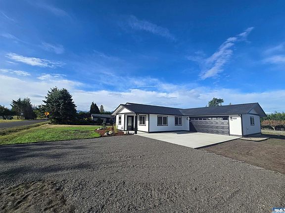 3rd image of 1161 Thornton Dr