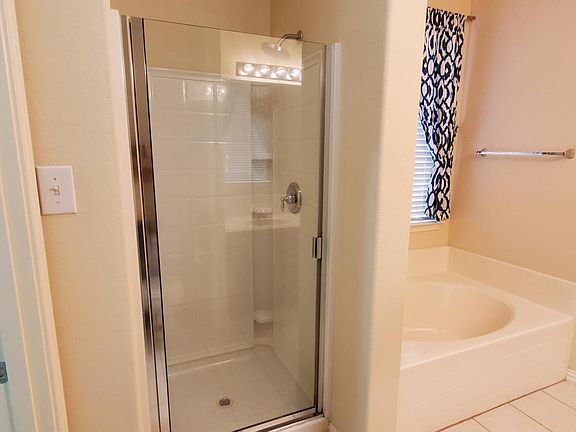 3rd image of 2865 Laurel Oak Dr